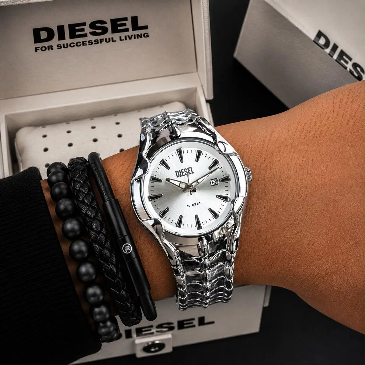 DIESEL_VERT_SILVER_WHITE 